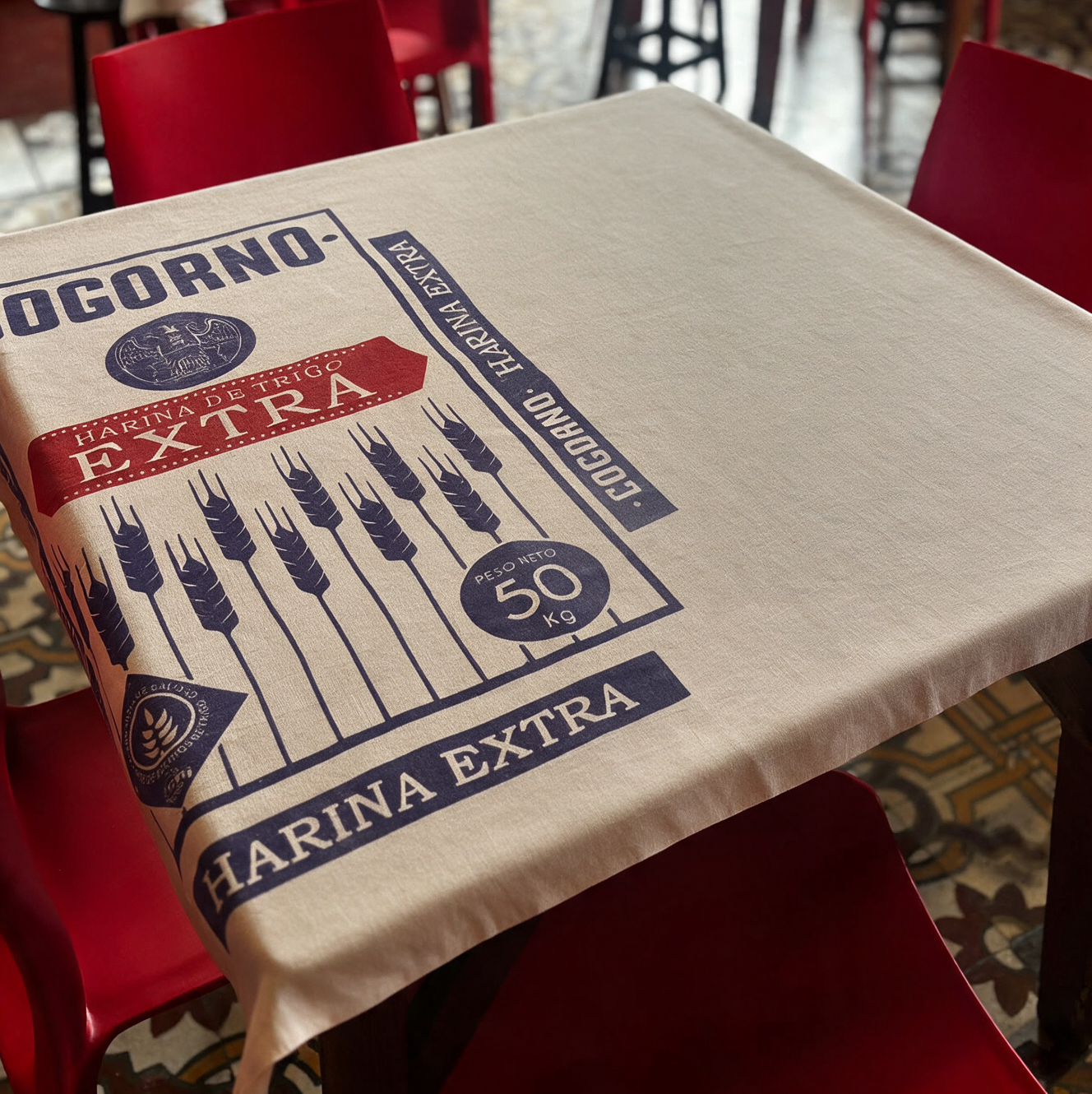magnific__remove-all-the-wrinkles-of-the-tablecloth-so-it-lo__63788